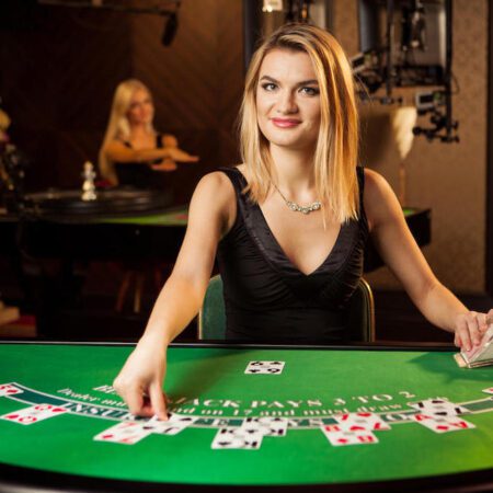 What Are Live Dealer Games at Online Casinos